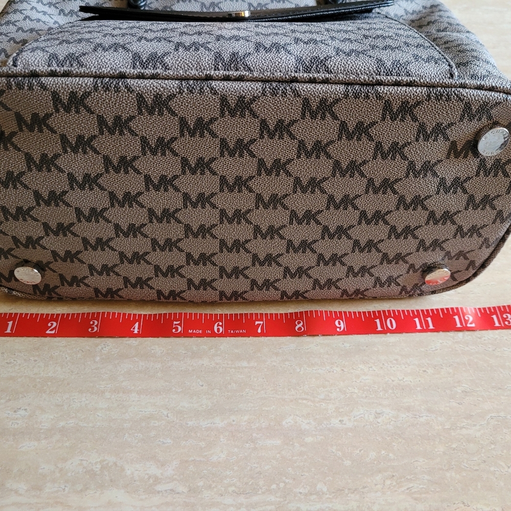 Michael Kors Jet Set Black & Gray Front Card Pocket Open Tote Shoulder Bag EUC - Picture 14 of 16